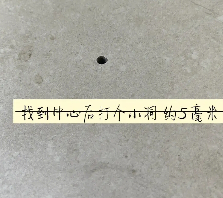 岫岩瓷砖空鼓维修公司专业解答在瓷砖铺贴过程中，如果砂料搅拌不均匀，将会带来以下问题